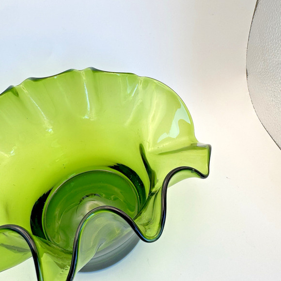 MCM‎ Vintage Emerald Green Hand Blown Controlled Bubble Glass Ruffled Edge Bowl - Picture 3 of 7
